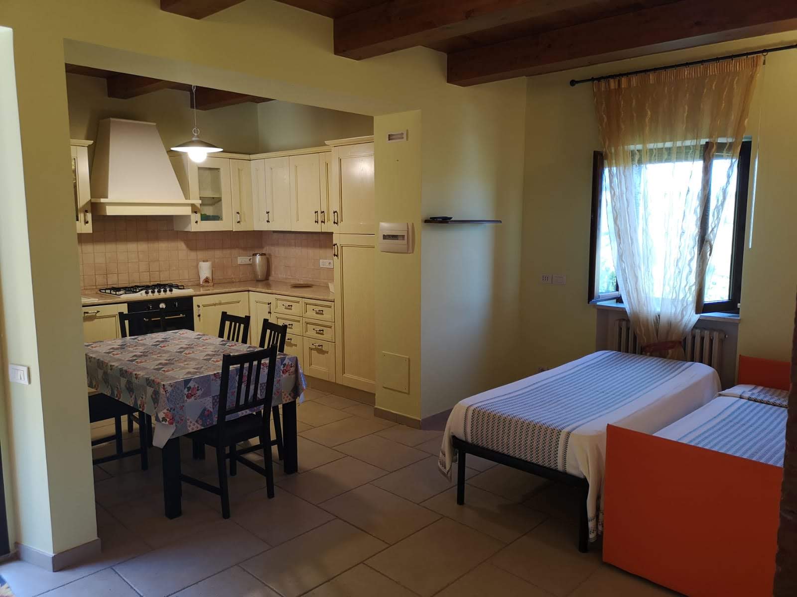 appartamento-agriturismo-piscina-marche03